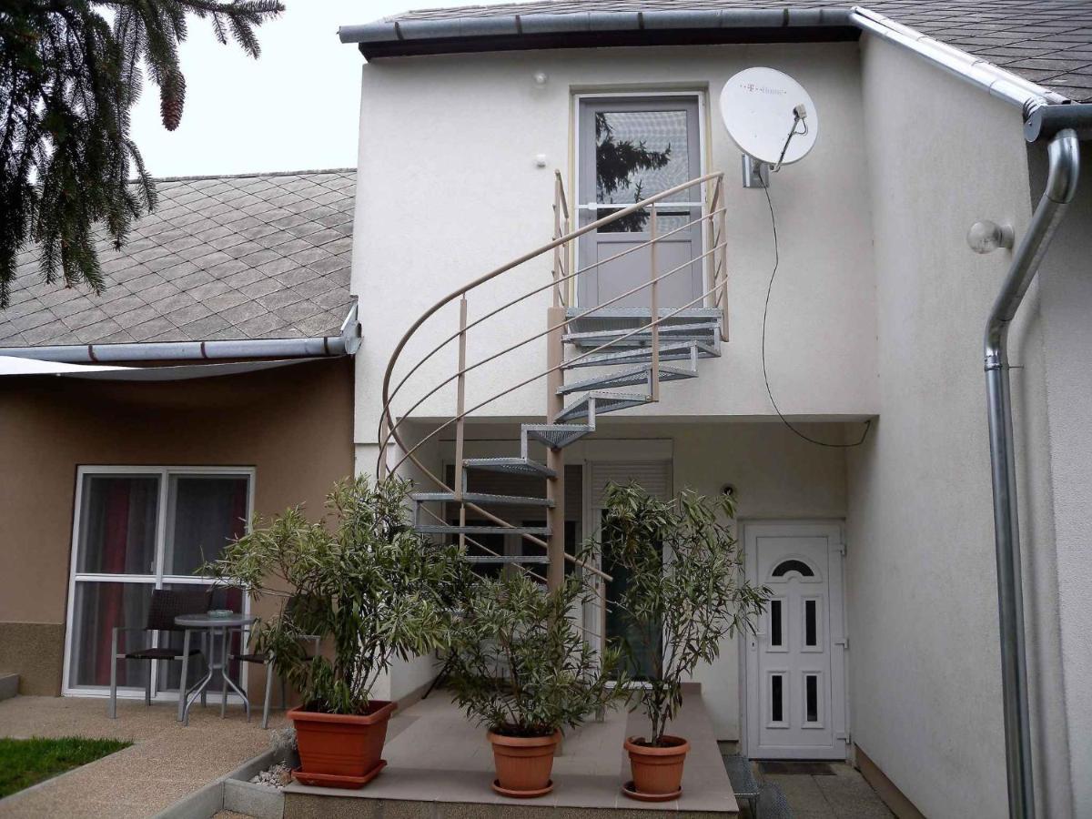 Apartments In Balatongyoeroek 34590 外观 照片